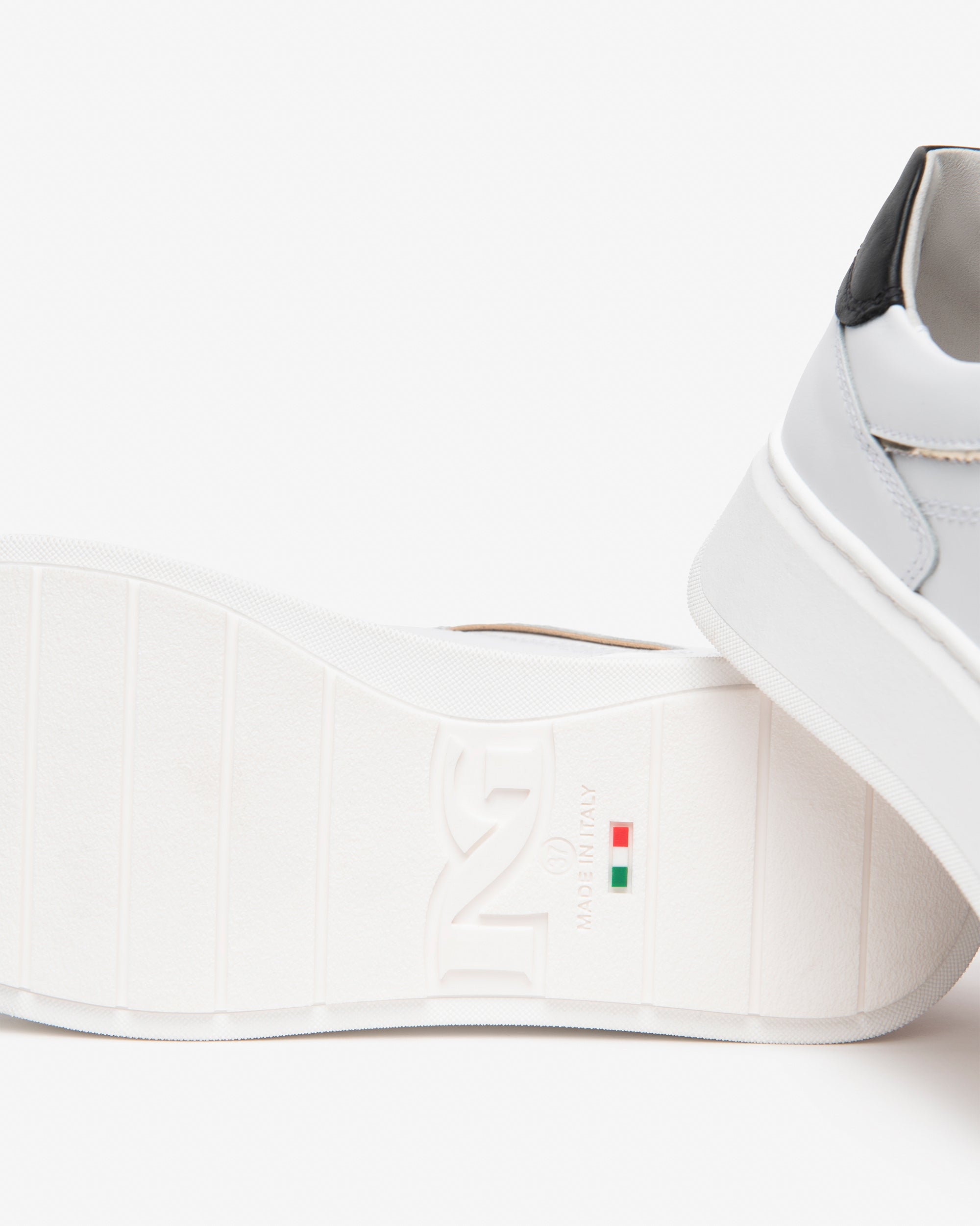 Sneakers Donna in Pelle, Vernice e Materiale Tecnico
