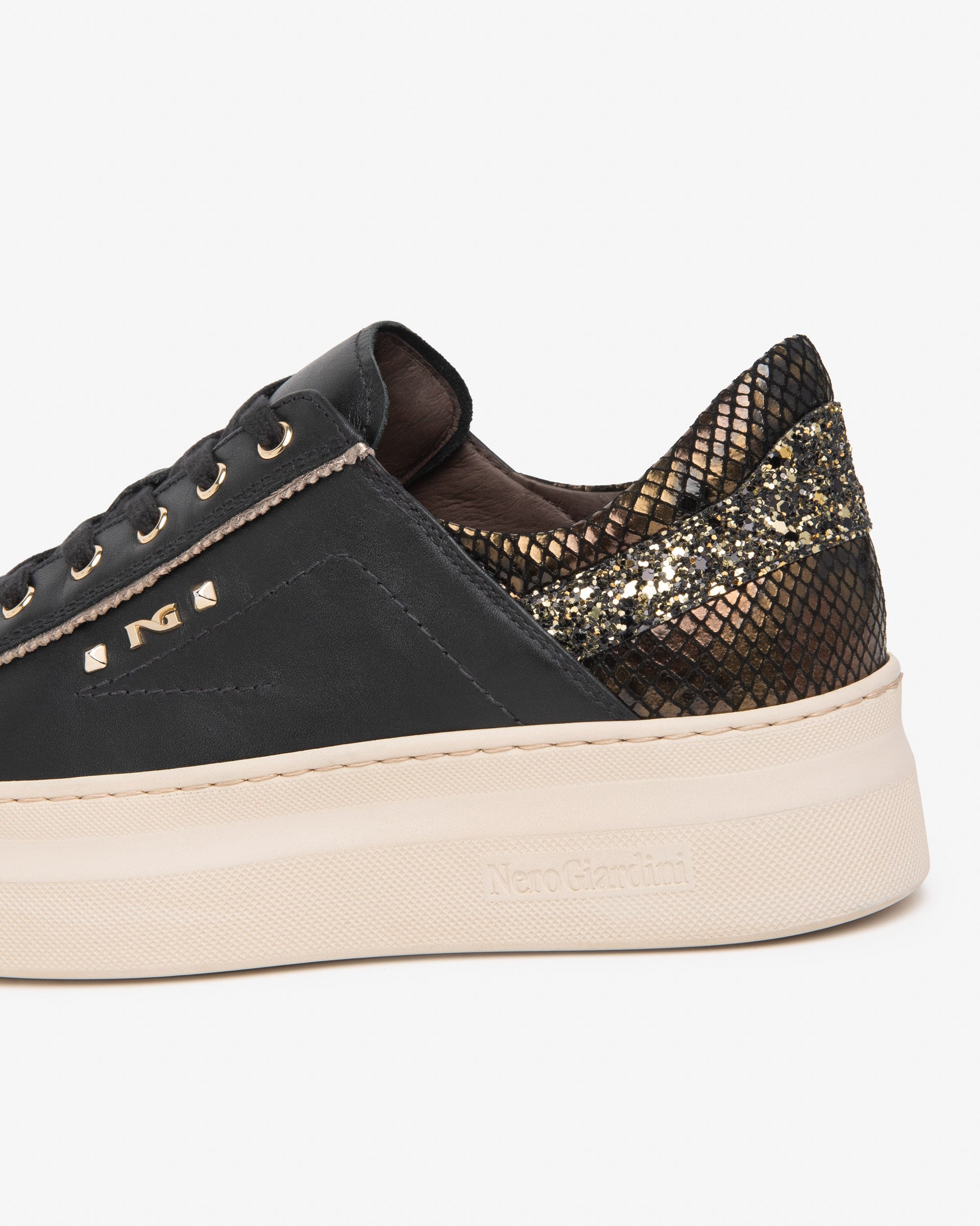 Sneakers Donna in Pelle e Materiale Tecnico