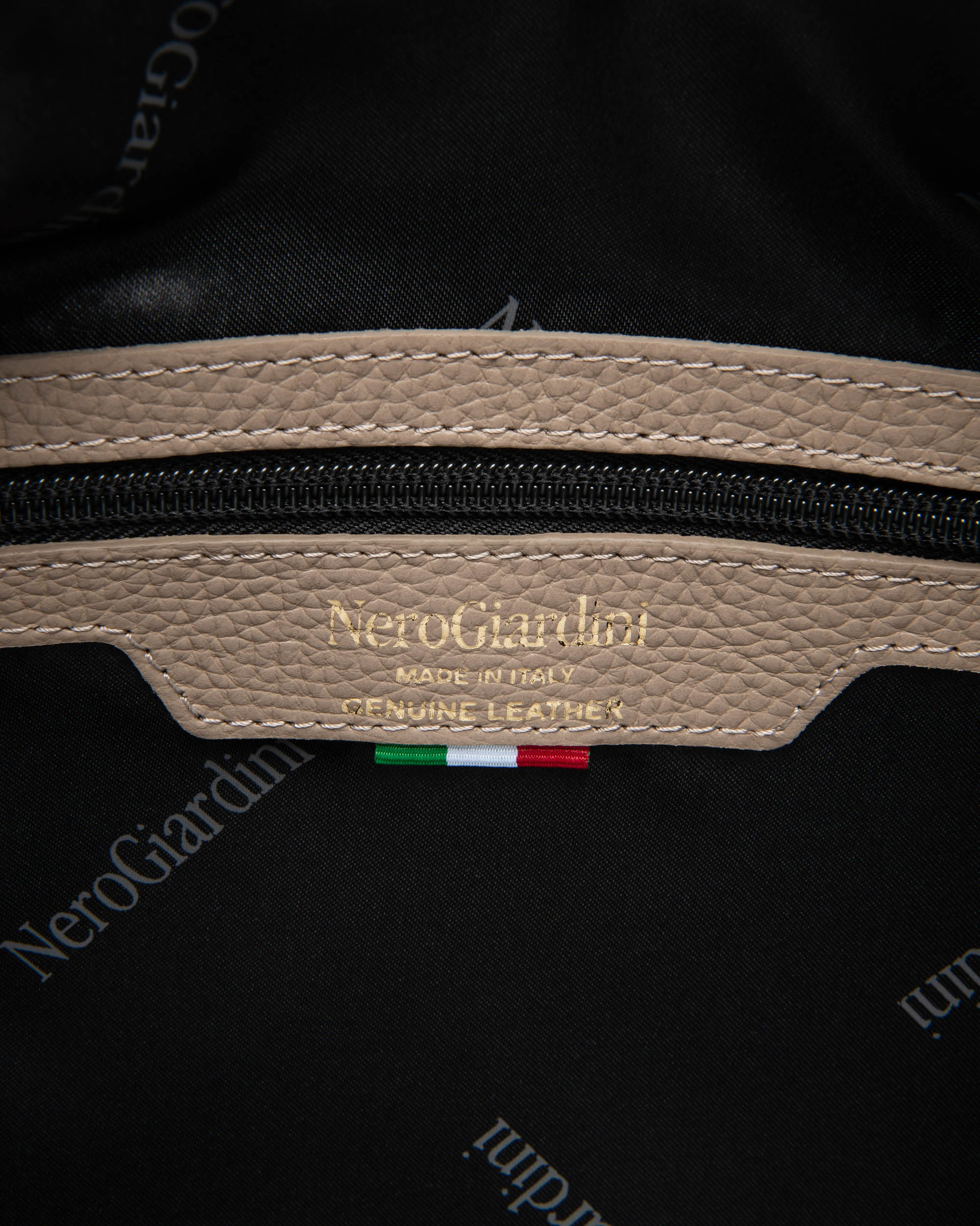 Bauletto da Donna in Pelle e Materiale Tecnico