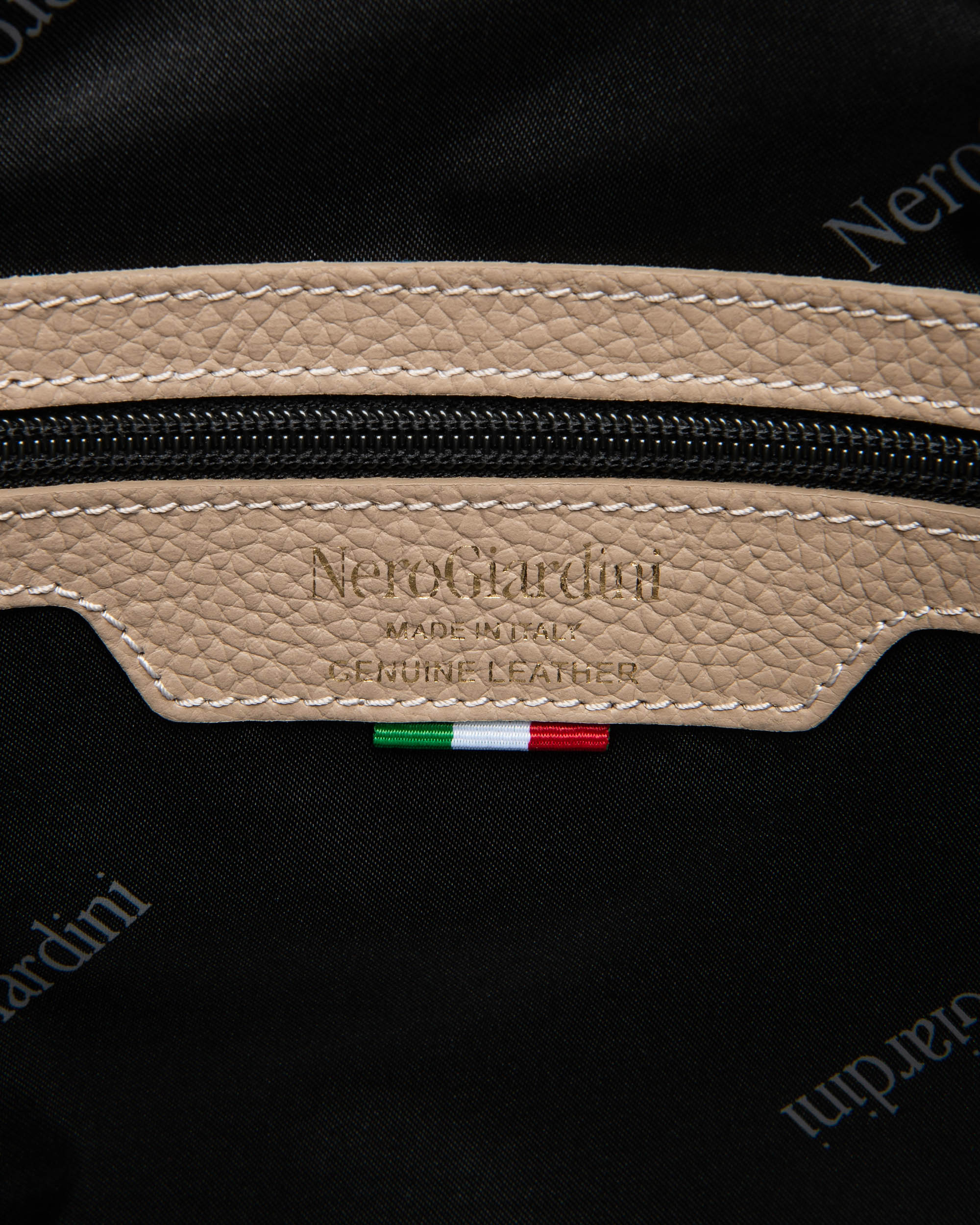 Borsa a Spalla da Donna in Pelle e Materiale Tecnico