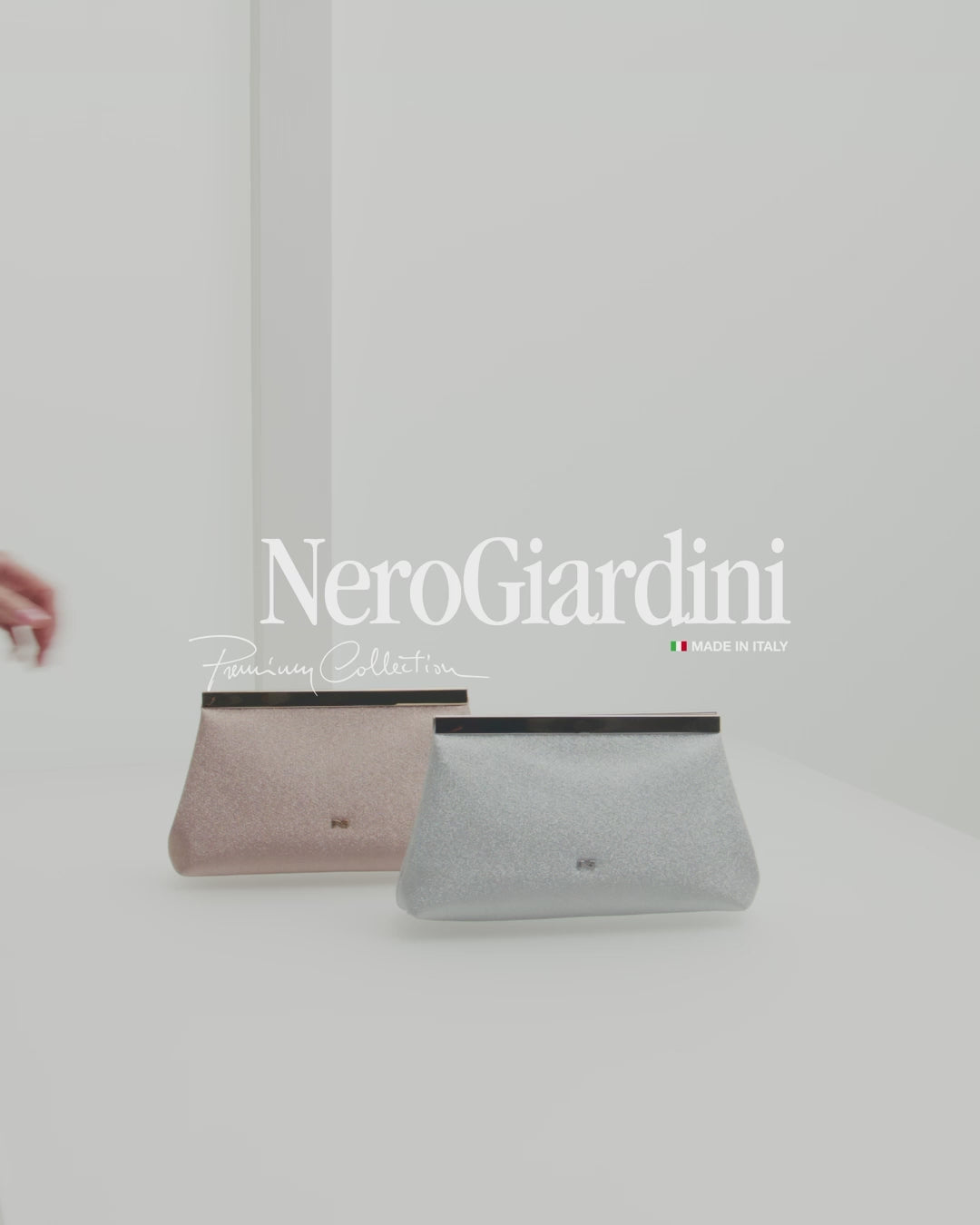 Women's technical material clutch